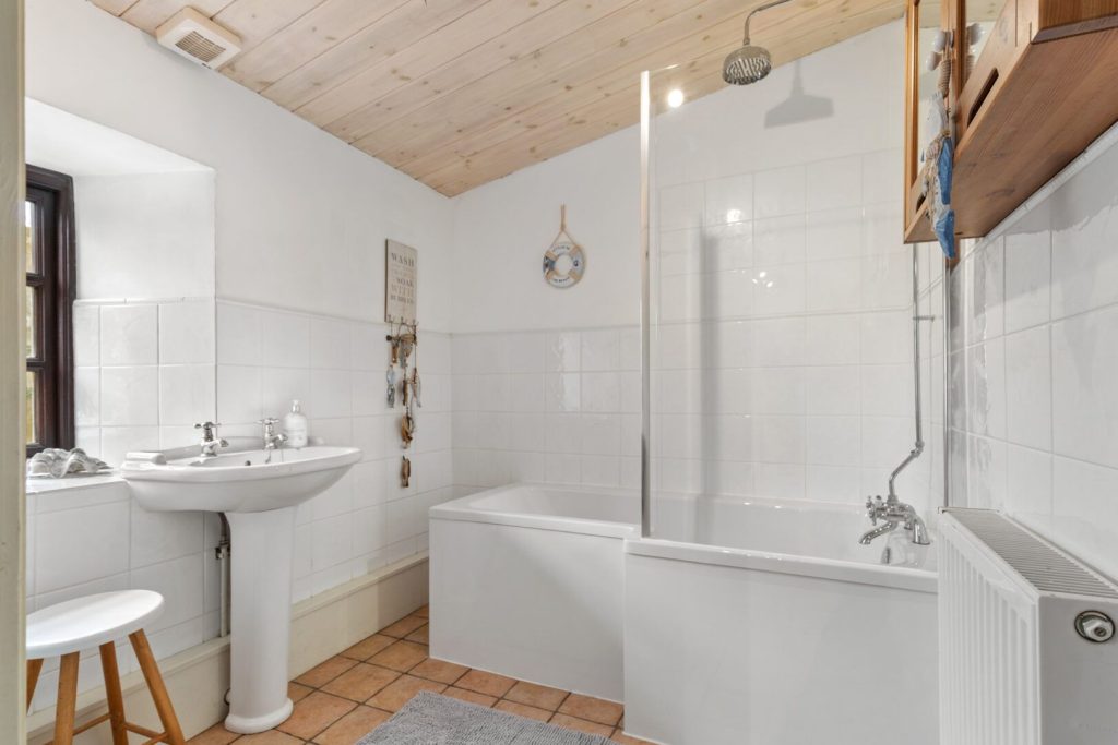 Harbourmasters Cottage St Davids Bathroom