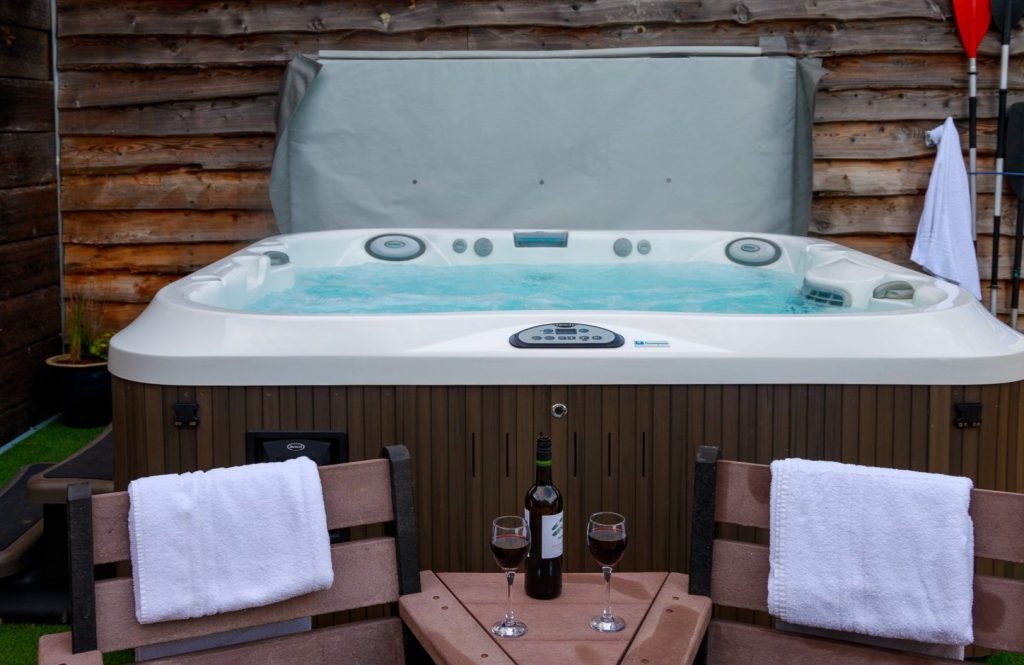 Harmon Vale Solva Hot Tub 2