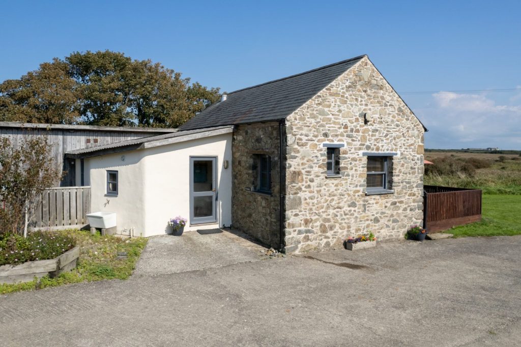 Yr-Hendy-St-Davids-Exterior-3