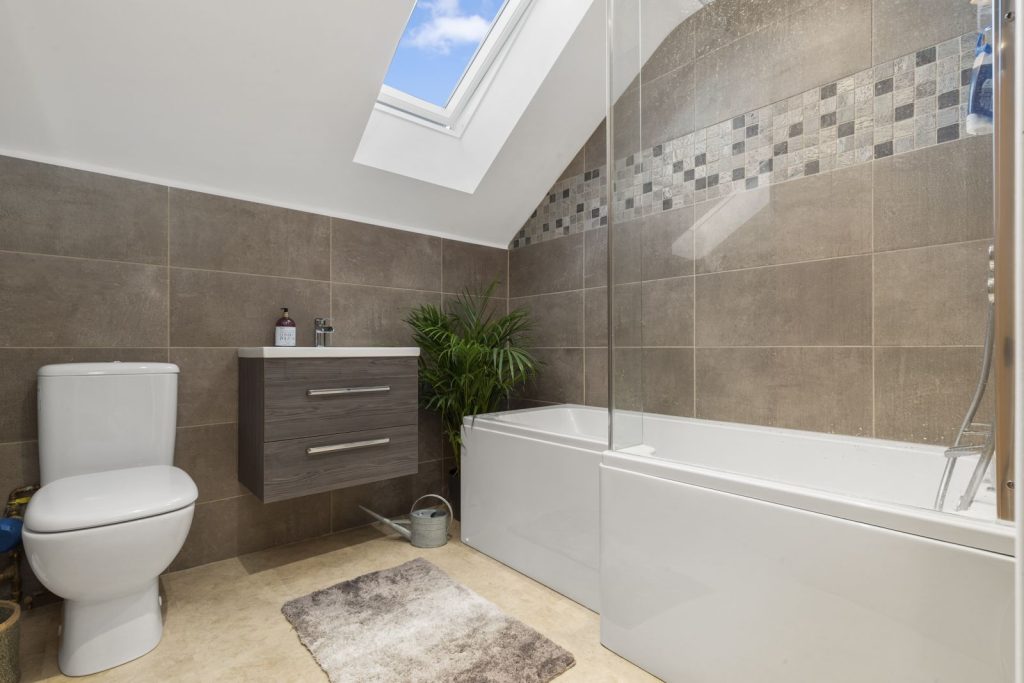Skylarks St Davids Bathroom