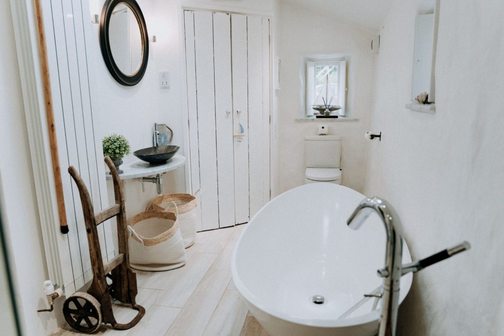 Ty Ganol St Davids Bathroom 2