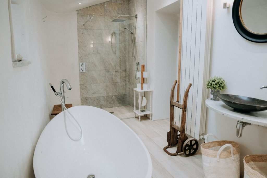 Ty Ganol St Davids Bathroom