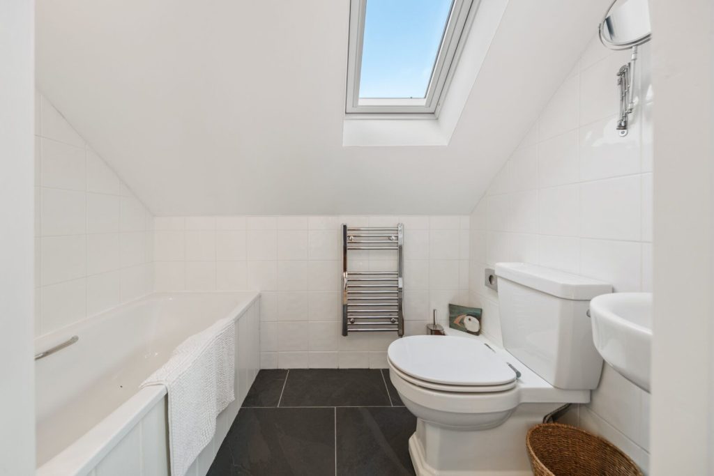 The Villa Abereiddy Master Bedroom En Suite Bathroom