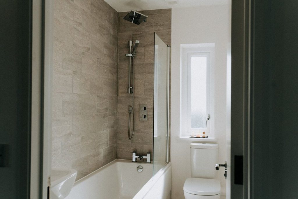 Ty Pendragon St Davids Bathroom