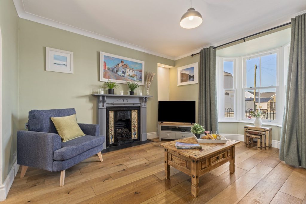 Ty Price St Davids Lounge 2