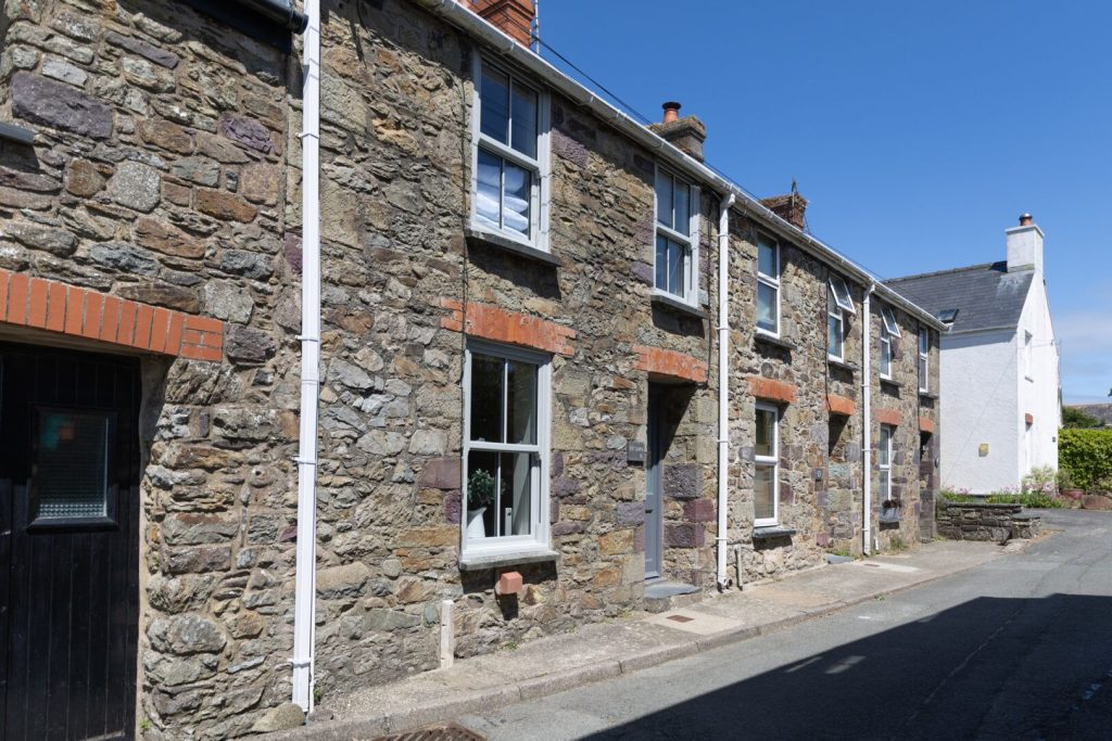 Ty Sara St Davids Exterior 3