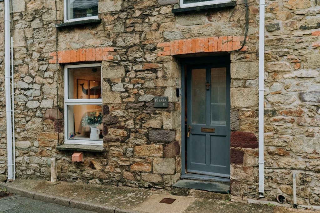 Ty Sara St Davids Exterior