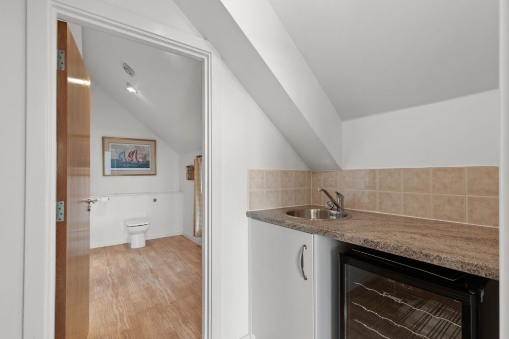 Tyr Tonnau Solva Bar