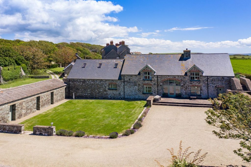 Tyr Tonnau Solva Exterior 2