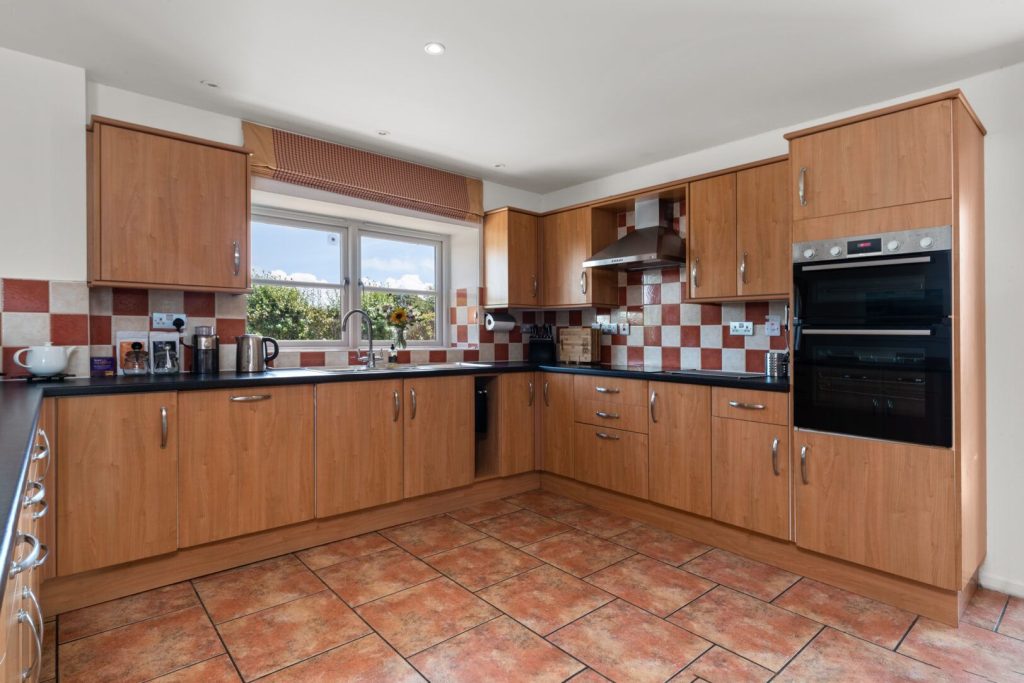 Tyr Tonnau Solva Kitchen