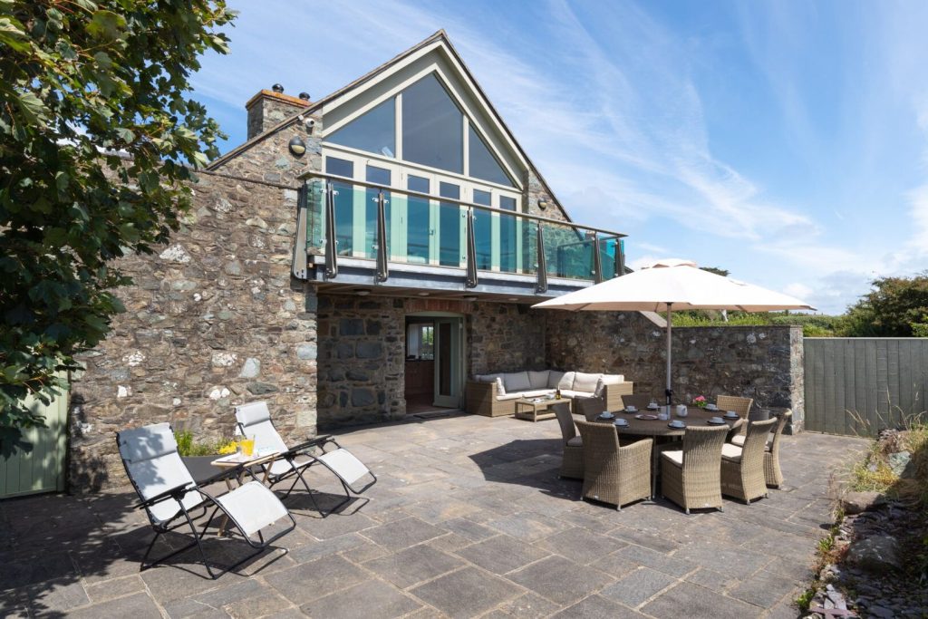 Tyr Tonnau Solva Patio 2