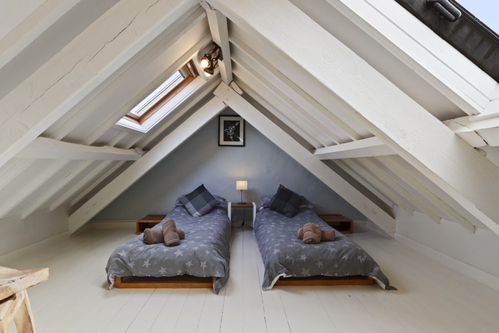Wdig Wen Near St Davids Attic Bedroom 