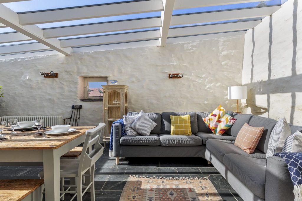 Wdig Farmhouse Near St Davids Garden Room 2 