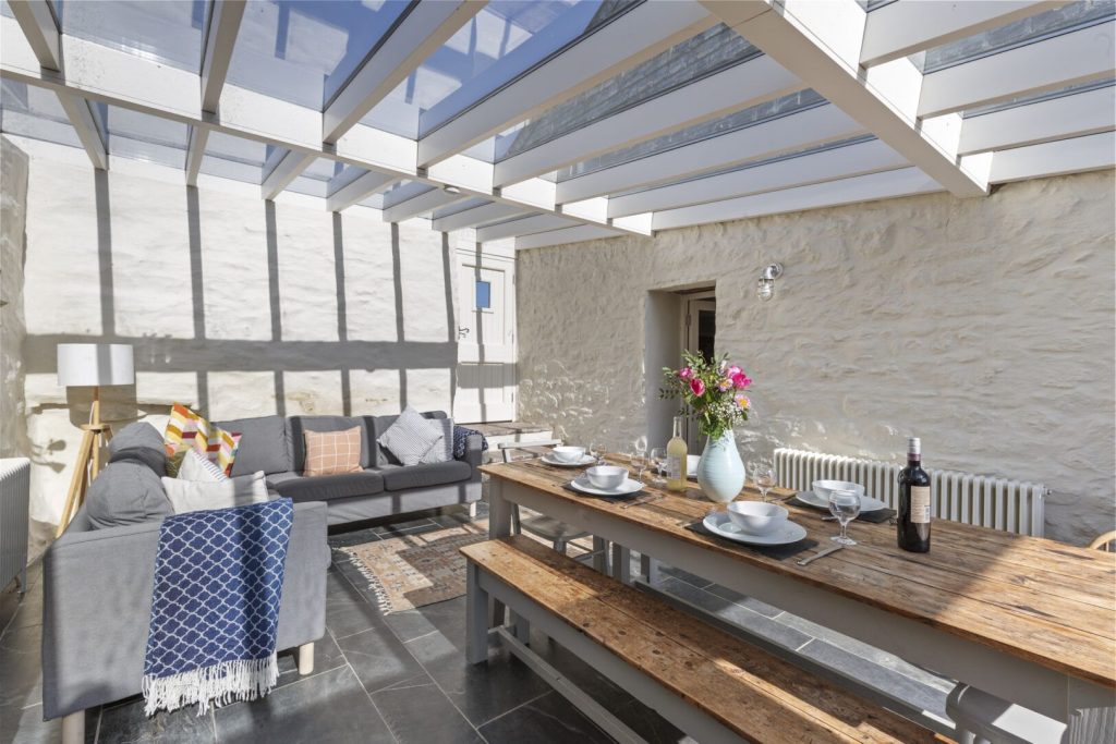 Wdig Farmhouse Near St Davids Garden Room 5 