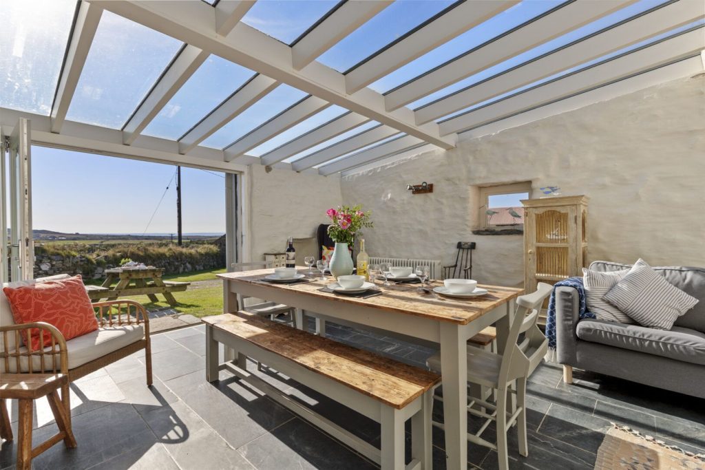 Wdig Farmhouse Near St Davids Garden Room 