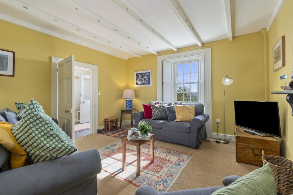 Wdig Farmhouse Near St Davids Lounge 3