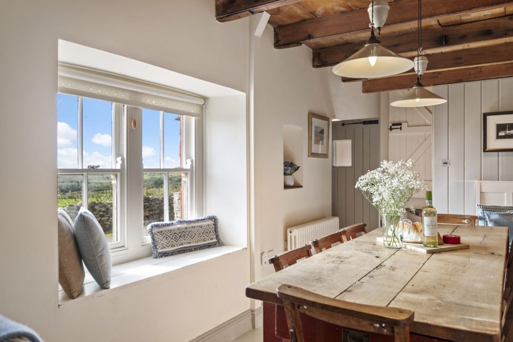 Wdig Cottage Near St Davids Dining Table 