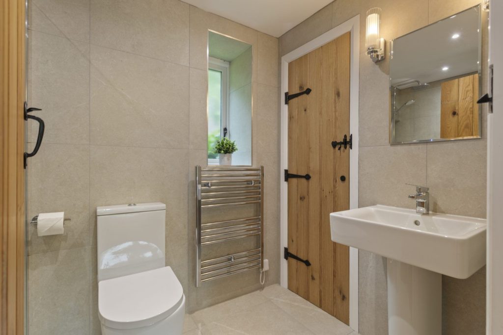 Mill Lodge Solva Twin Bedroom En Suite