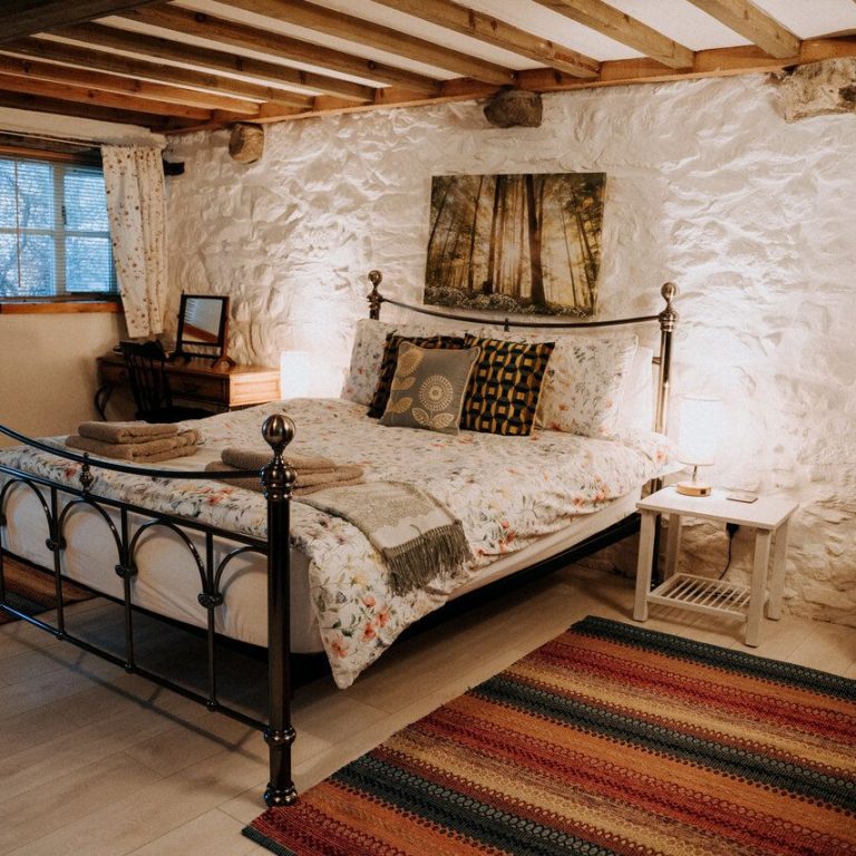 The Old Grove Bakery King Size Bedroom