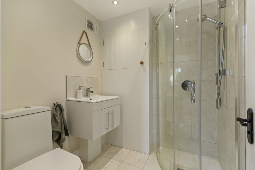 Glanhafan Solva Down Stairs Bathroom