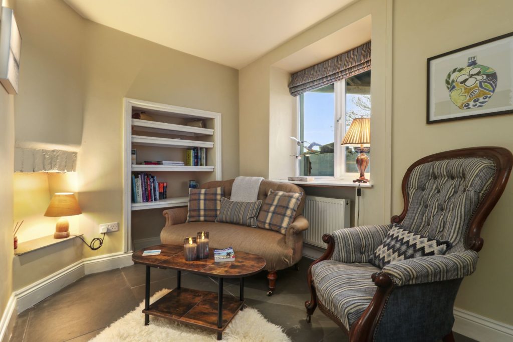 Golden House St Davids Cwtch 2