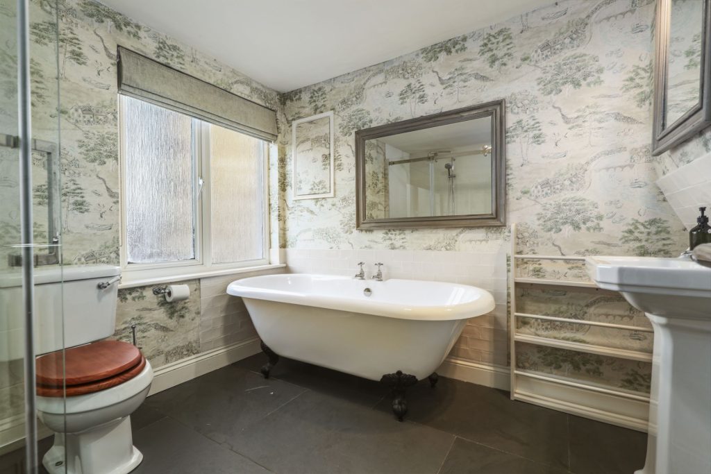 Golden House St Davids Main Bathroom