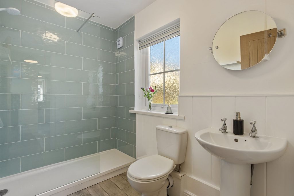 Yn y Ty family bathroom 