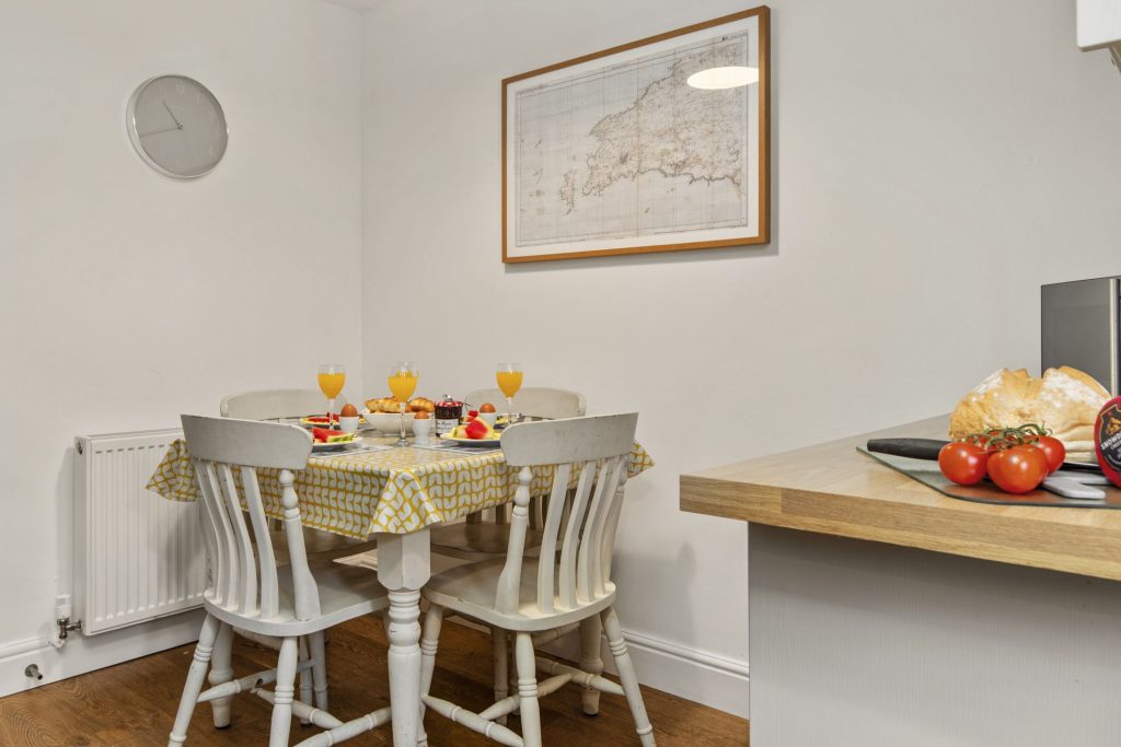 Yn Y Ty dining room 2