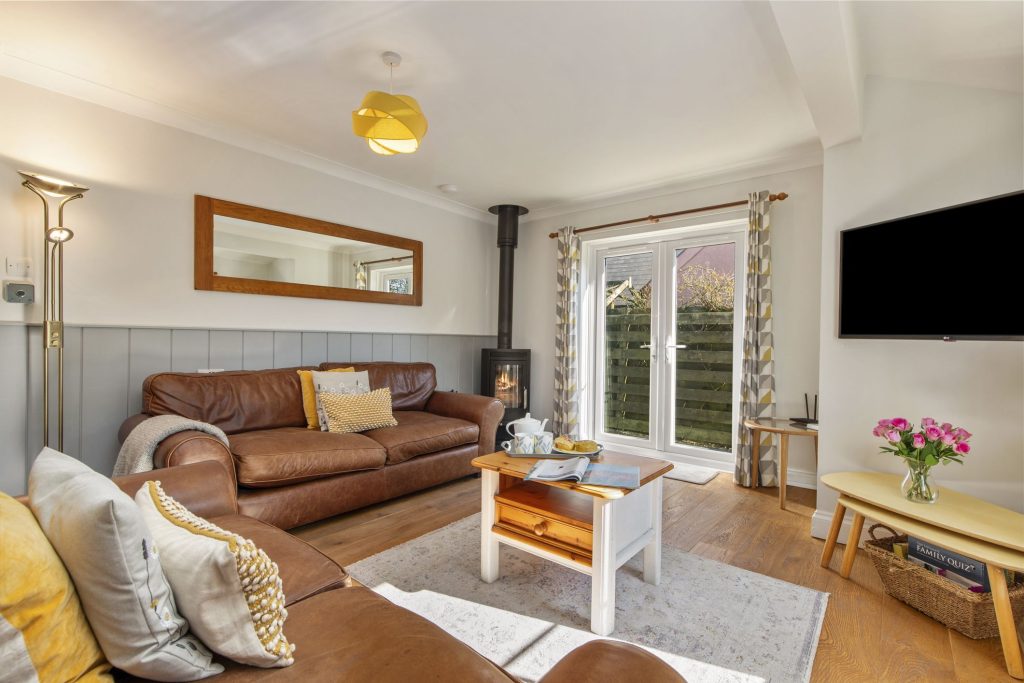 Yn Y Ty Living room 