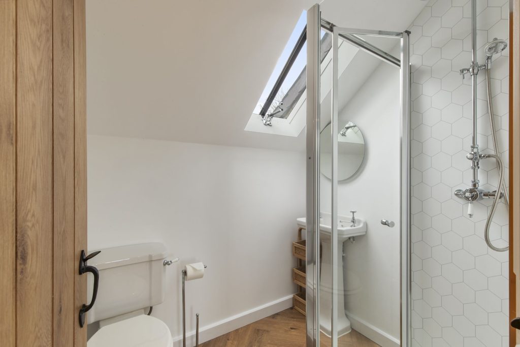The Farmhouse Kingsize Bedroom Ensuite Bathroom
