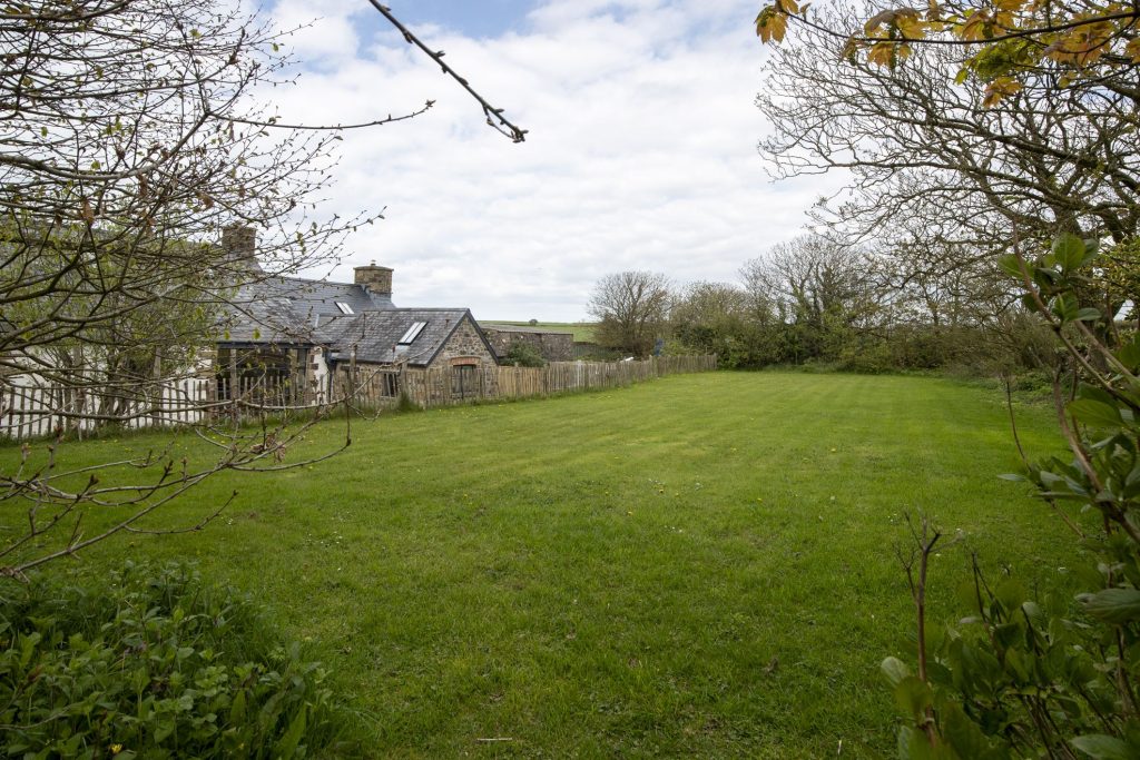 The Farmhouse Garden 4
